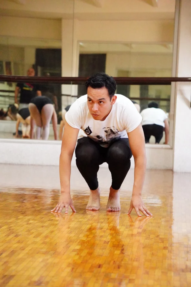 ✨ Tu cuerpo es tu mejor herramienta, cuídalo siempre ✨

Bailar es pura pasión, pero también es esfuerzo físico. Por eso, el cuidado personal es clave para rendir al máximo y prevenir lesiones.

 🥶Hidrátate siempre 

🍎Come balanceado 

😴Descansa lo suficiente 

💃🏻Calienta y estira antes y después de bailar 

🫀Escucha tu cuerpo

#ebfm #bfm #amalia #soybfm