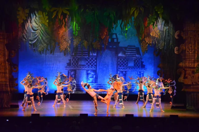 🇲🇽✨ ¿Sabías que… El Ballet Folklórico de México está de gira en Estados Unidos, llevando la magia de nuestras tradiciones, música y danzas a escenarios internacionales. 💃🏽🎶 Nos llena de emoción y orgullo compartir la riqueza de nuestras raíces con el mundo y demostrar que la cultura mexicana trasciende fronteras.

¡Gracias a todos los que nos acompañan en este viaje! 🌎❤️ 

#BalletFolklóricoDeMéxico #amalia #soybfm #bfm #USA2025